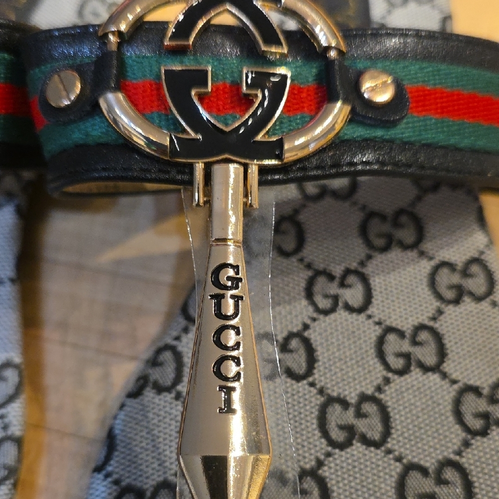 Gucci Gray Monogram Sandals with Green and Red Accents - Picture 10 of 16